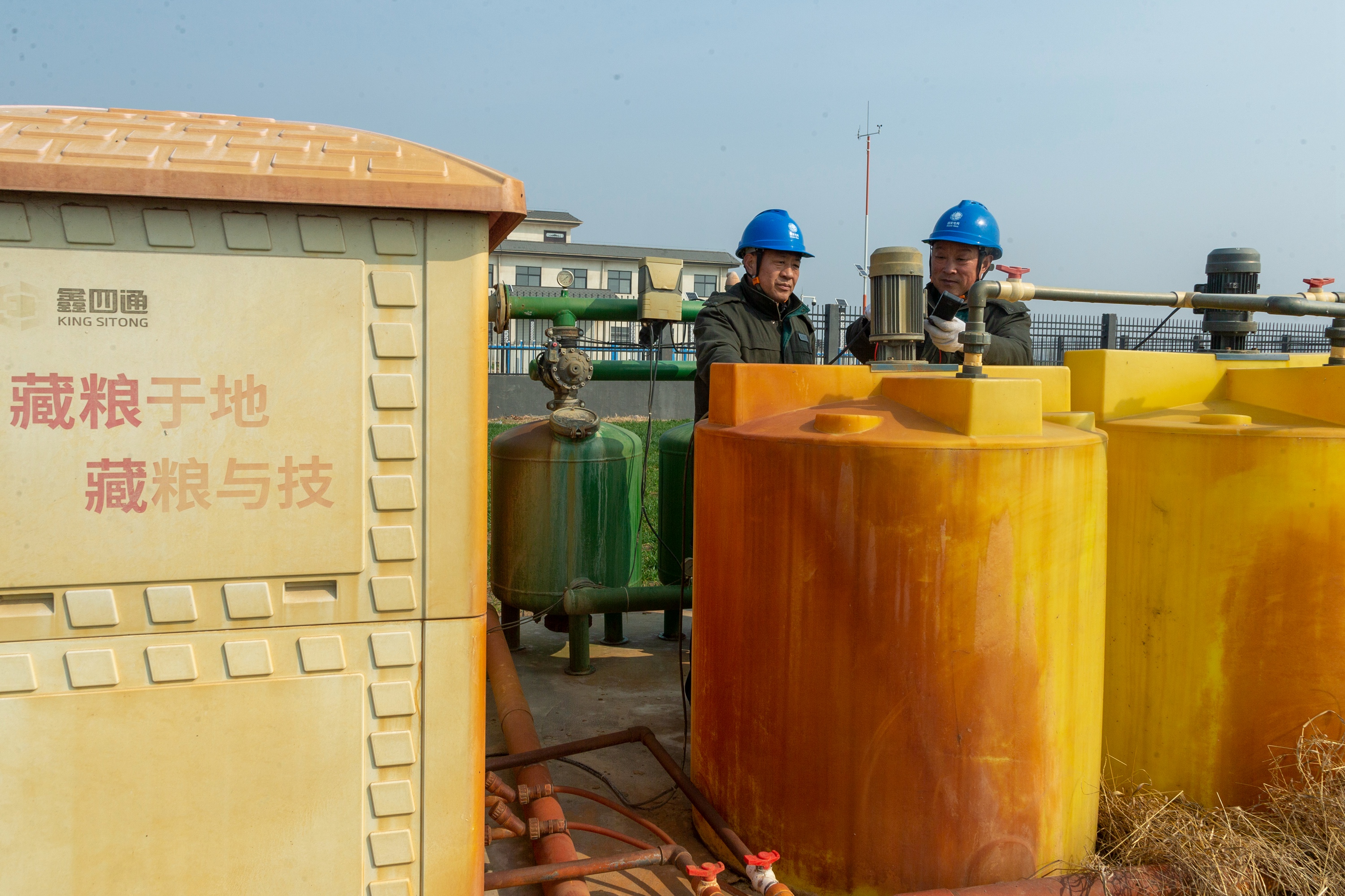 截止目前，遍布全县的电力服务小分队已巡检涉农线路170余条，巡检农排台区3280余台，消除各类缺陷隐患 60余处，为春耕生产提供了有力的电力保障。